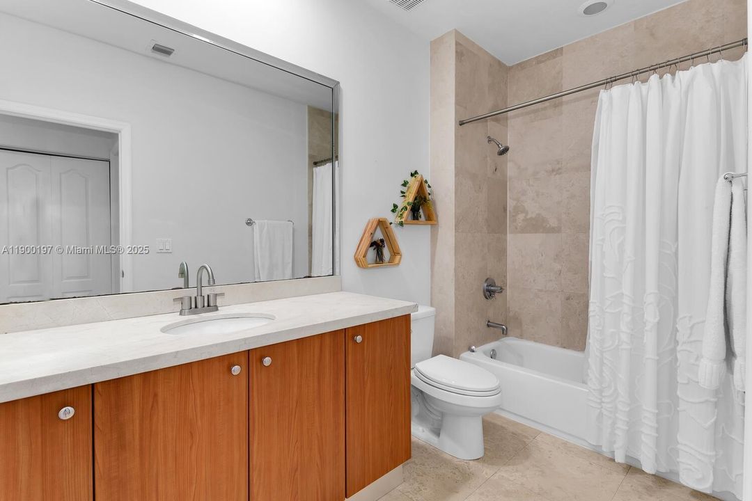 Recently Rented: $7,300 (3 beds, 2 baths, 2100 Square Feet)