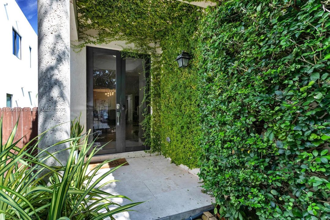 Recently Rented: $7,300 (3 beds, 2 baths, 2100 Square Feet)