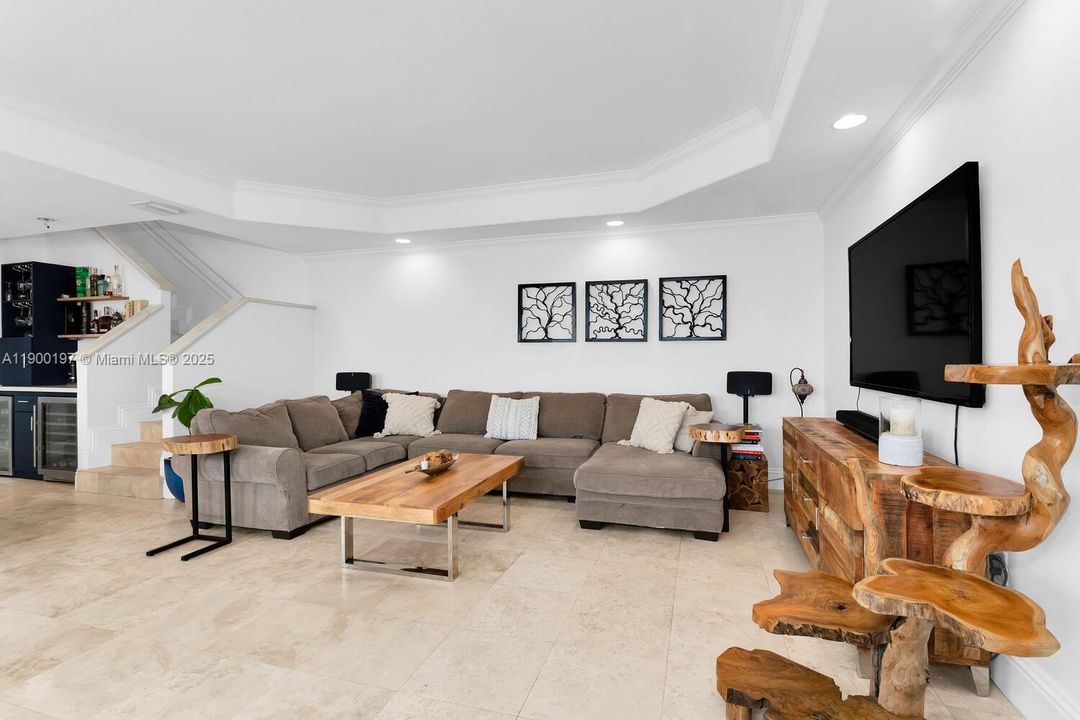 Recently Rented: $7,300 (3 beds, 2 baths, 2100 Square Feet)