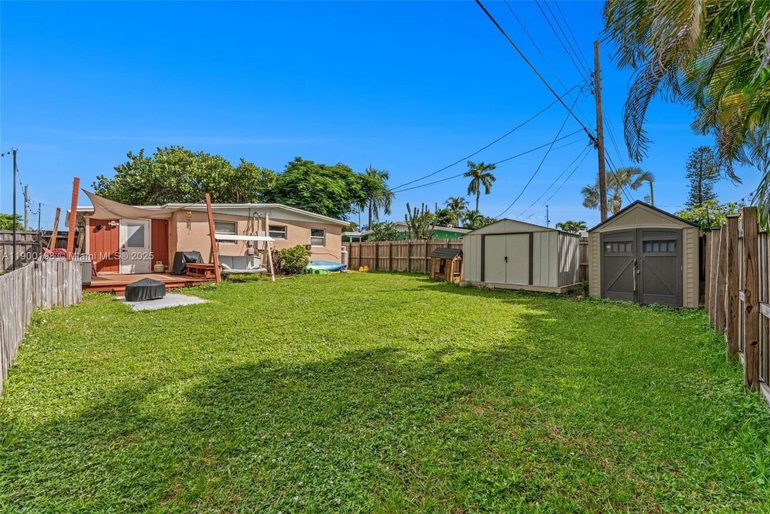 合同活跃: $375,000 (2 贝兹, 1 浴室, 916 平方英尺)