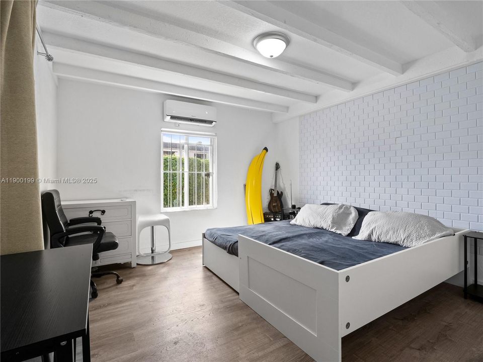 For Sale: $479,000 (3 beds, 2 baths, 1271 Square Feet)