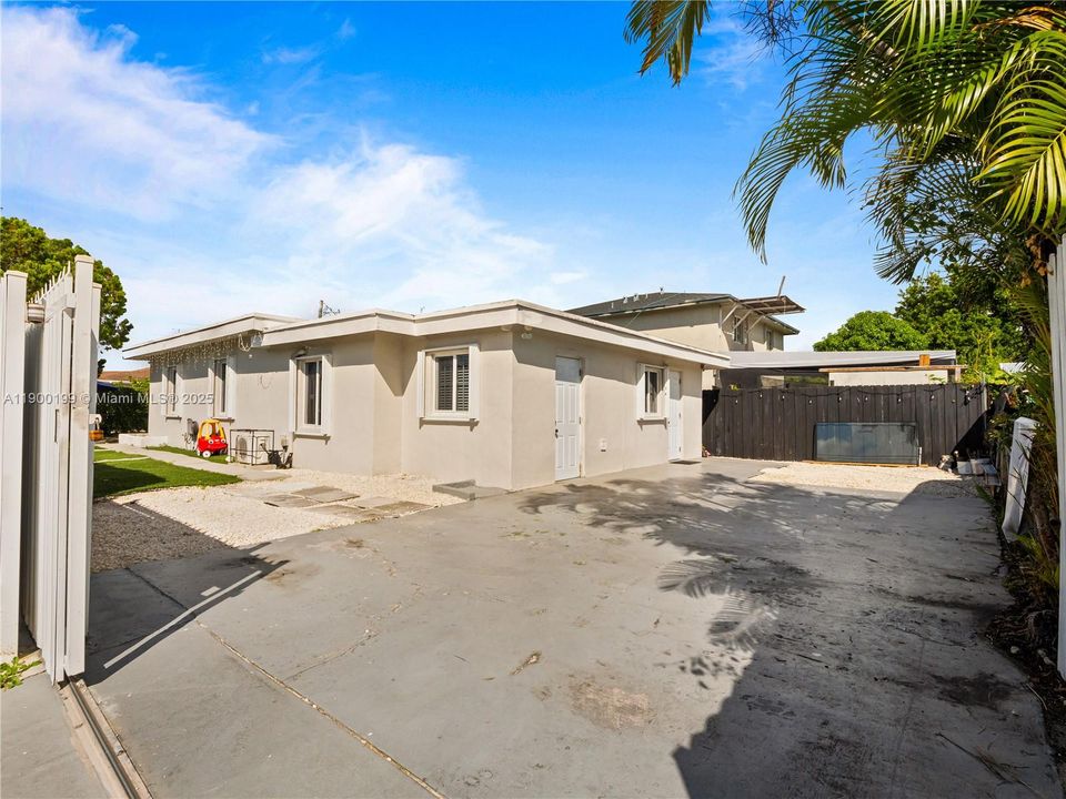 For Sale: $479,000 (3 beds, 2 baths, 1271 Square Feet)