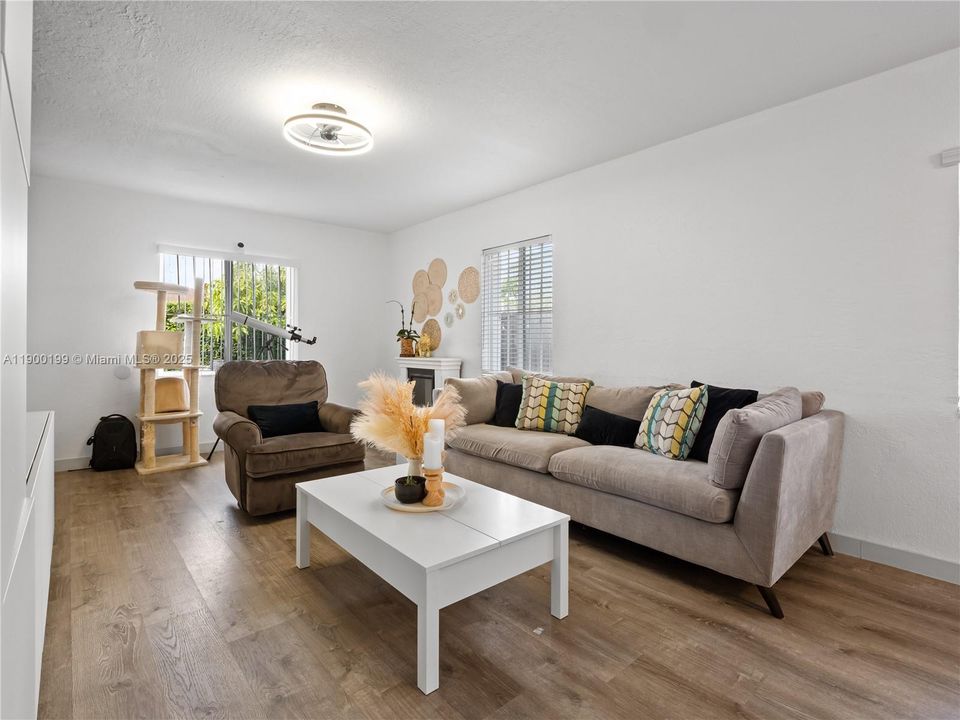 For Sale: $479,000 (3 beds, 2 baths, 1271 Square Feet)