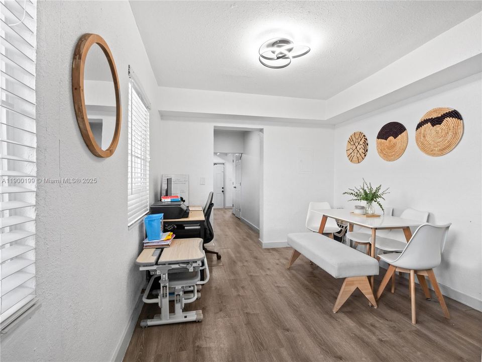 For Sale: $479,000 (3 beds, 2 baths, 1271 Square Feet)