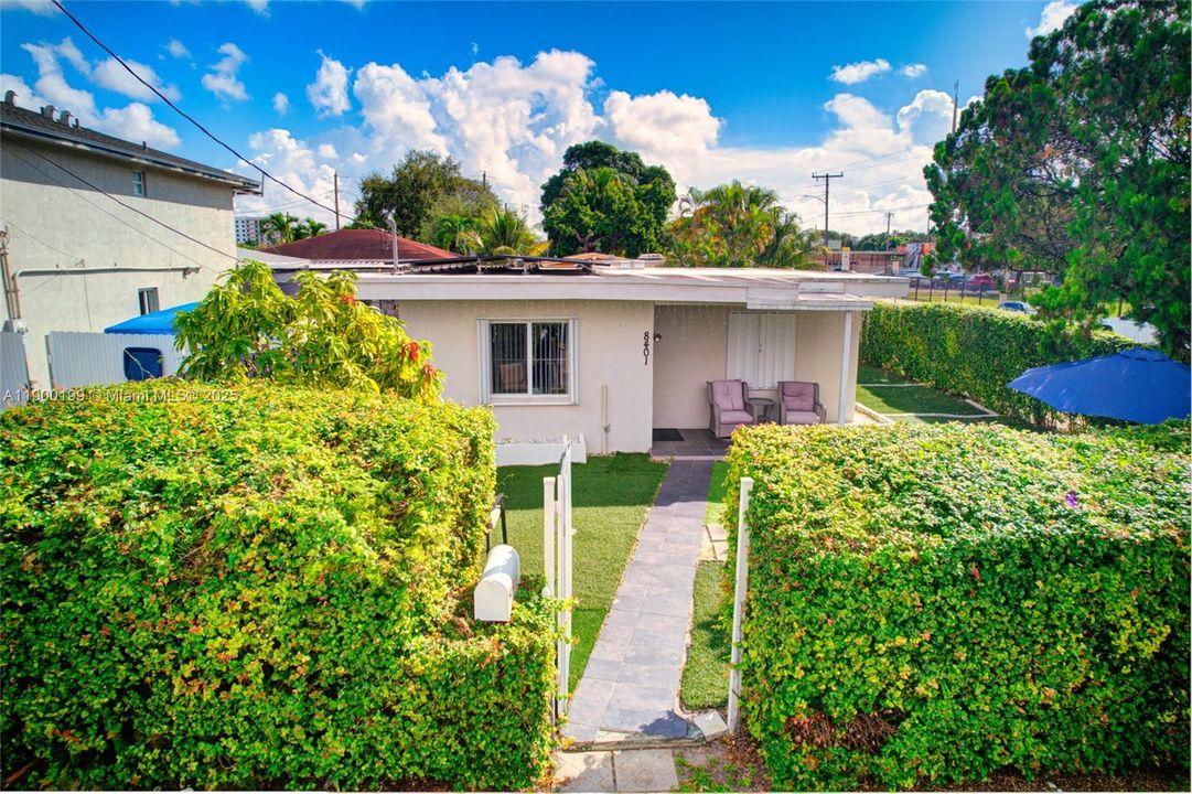 For Sale: $479,000 (3 beds, 2 baths, 1271 Square Feet)