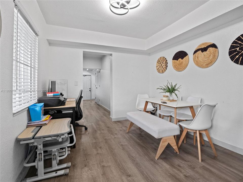 For Sale: $479,000 (3 beds, 2 baths, 1271 Square Feet)