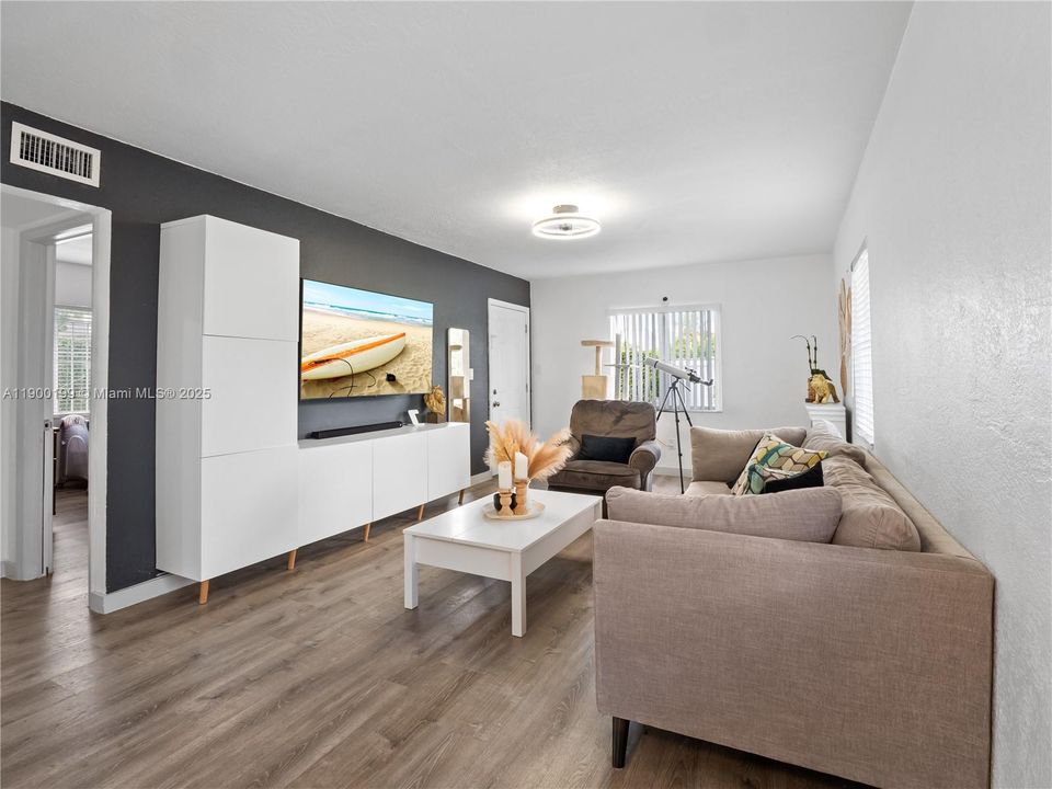 For Sale: $479,000 (3 beds, 2 baths, 1271 Square Feet)