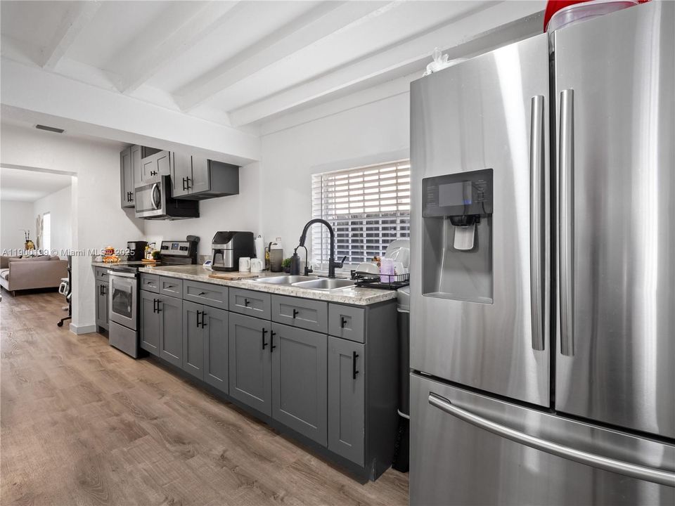 For Sale: $479,000 (3 beds, 2 baths, 1271 Square Feet)