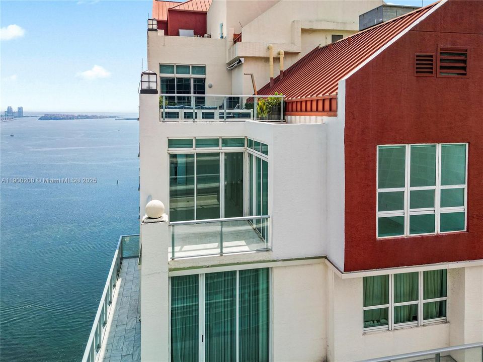 待售: $890,000 (2 贝兹, 2 浴室, 1380 平方英尺)