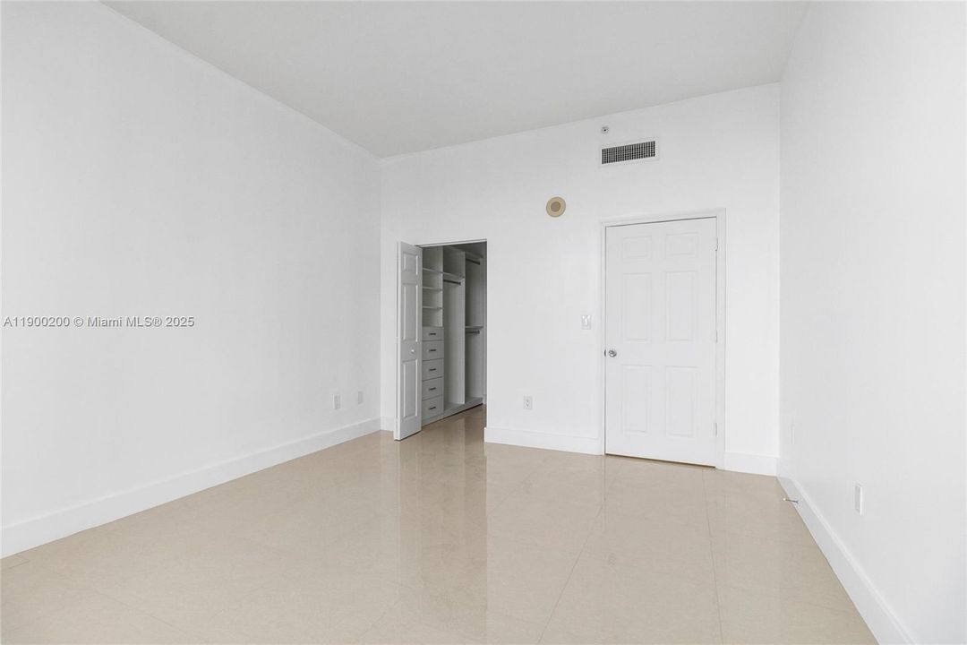 待售: $890,000 (2 贝兹, 2 浴室, 1380 平方英尺)