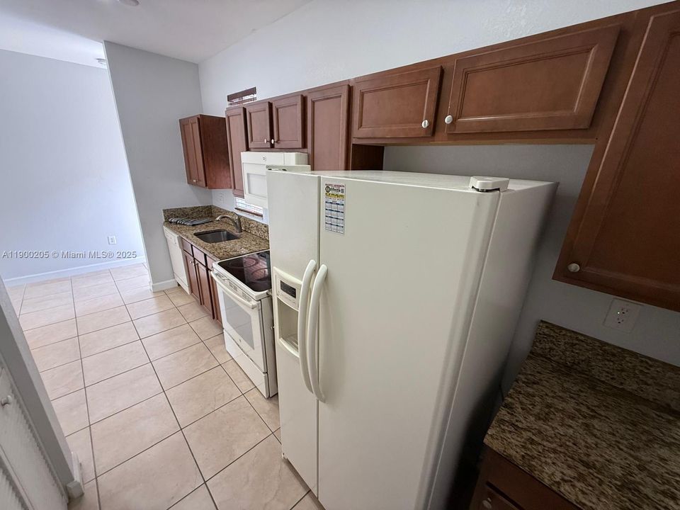 Activo con contrato: $1,550 (1 camas, 1 baños, 2312 Pies cuadrados)