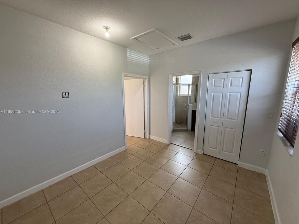 Activo con contrato: $1,550 (1 camas, 1 baños, 2312 Pies cuadrados)