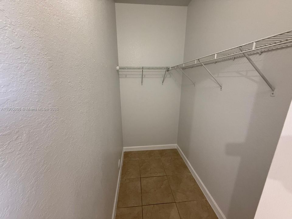 Activo con contrato: $1,550 (1 camas, 1 baños, 2312 Pies cuadrados)