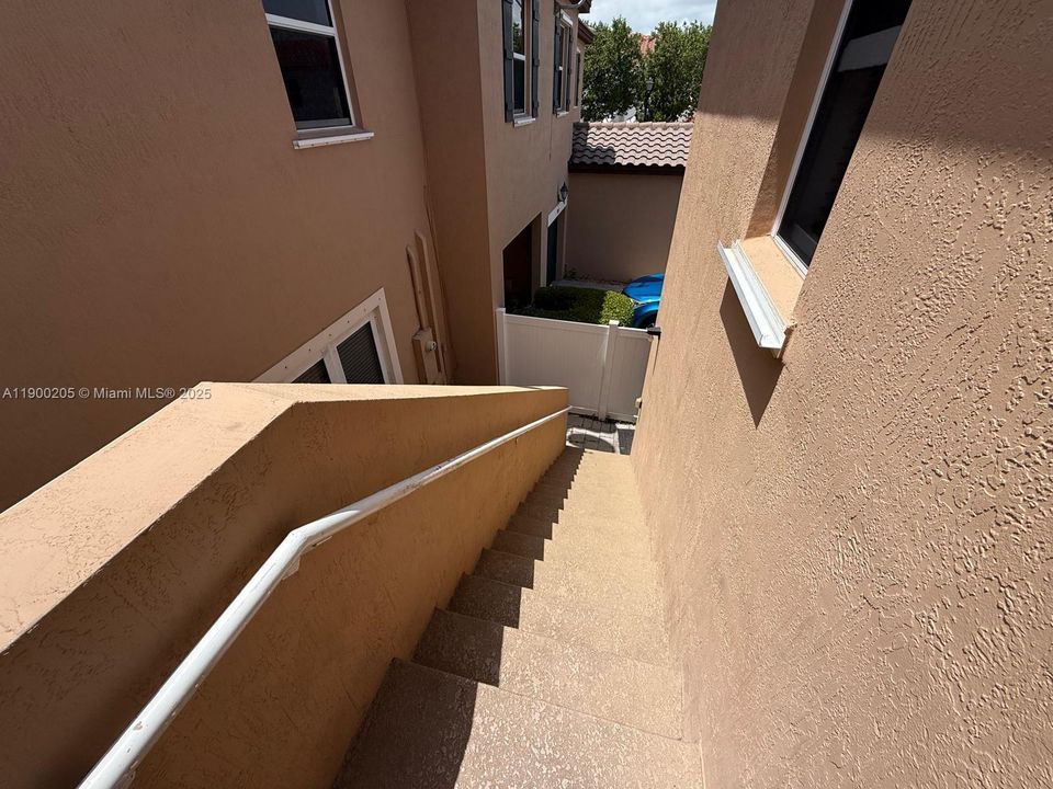 Activo con contrato: $1,550 (1 camas, 1 baños, 2312 Pies cuadrados)