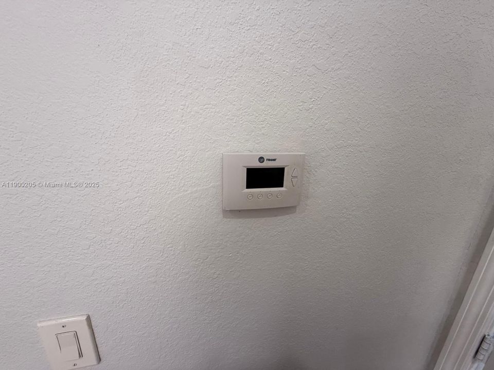 Activo con contrato: $1,550 (1 camas, 1 baños, 2312 Pies cuadrados)