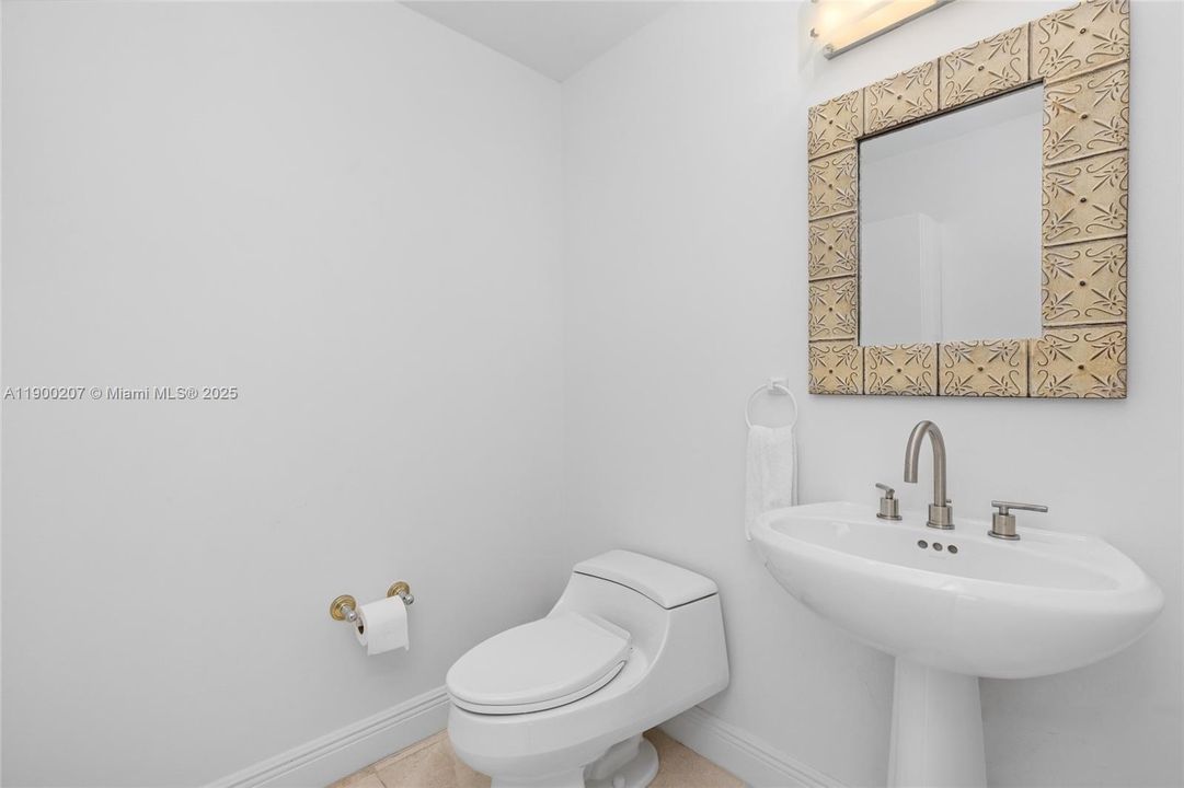 En Venta: $1,395,000 (2 camas, 2 baños, 1456 Pies cuadrados)