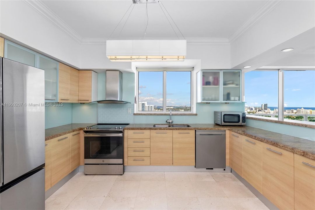 En Venta: $1,395,000 (2 camas, 2 baños, 1456 Pies cuadrados)