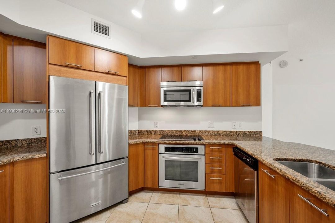 Recientemente alquilado: $2,600 (2 camas, 2 baños, 1000 Pies cuadrados)