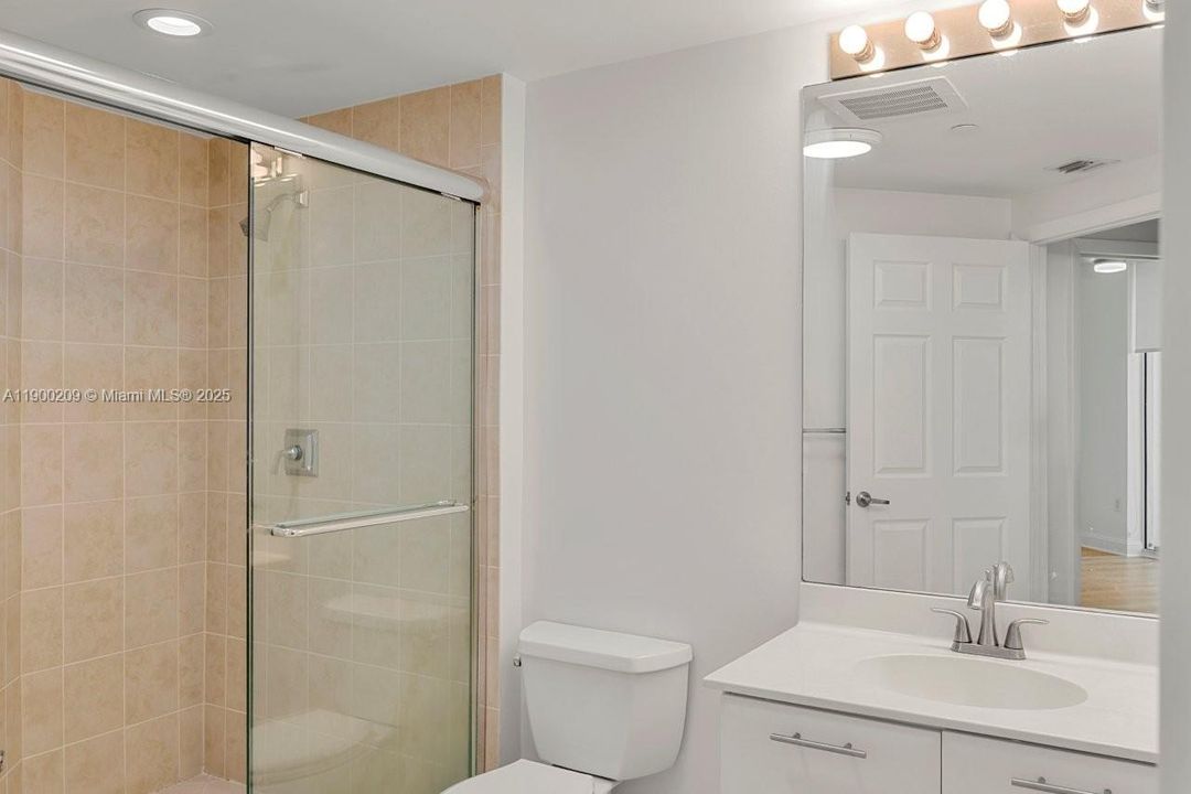 Recientemente alquilado: $2,600 (2 camas, 2 baños, 1000 Pies cuadrados)