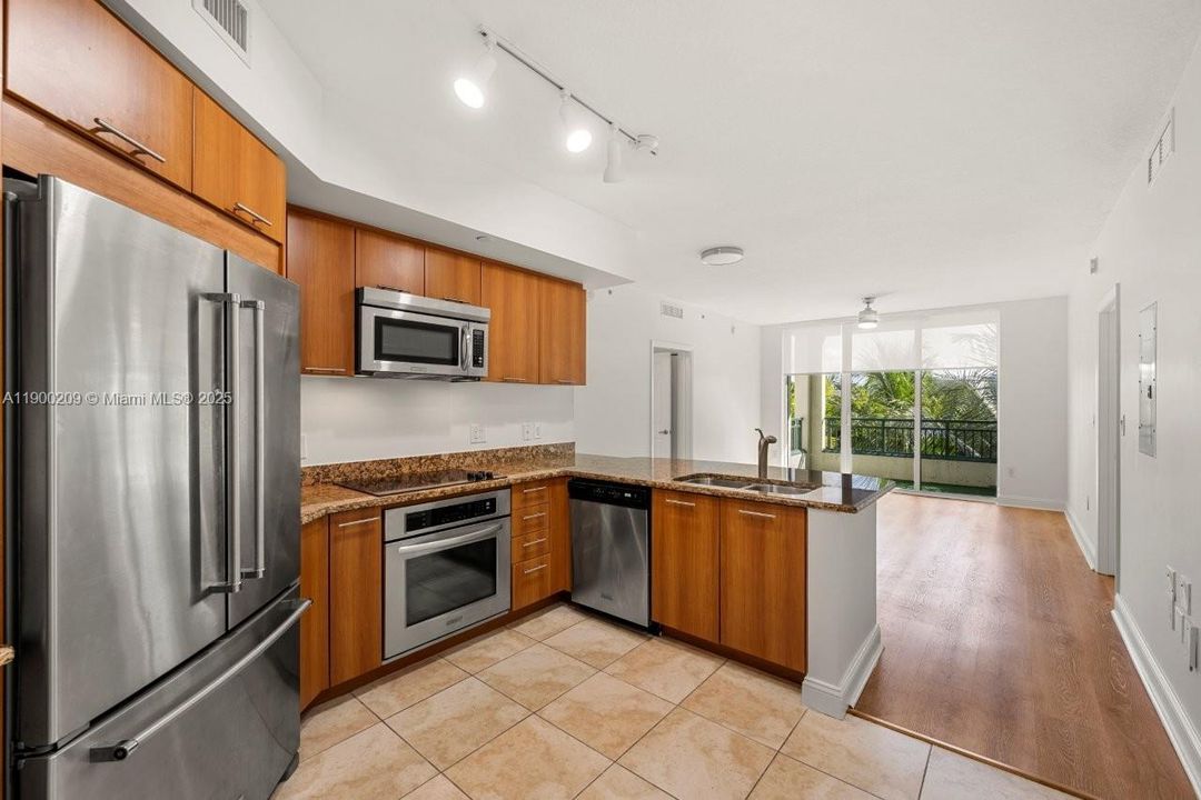 Recientemente alquilado: $2,600 (2 camas, 2 baños, 1000 Pies cuadrados)