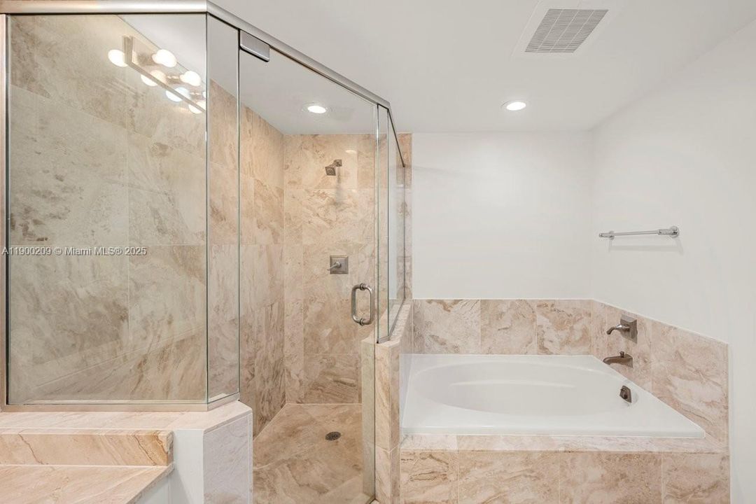 Recientemente alquilado: $2,600 (2 camas, 2 baños, 1000 Pies cuadrados)