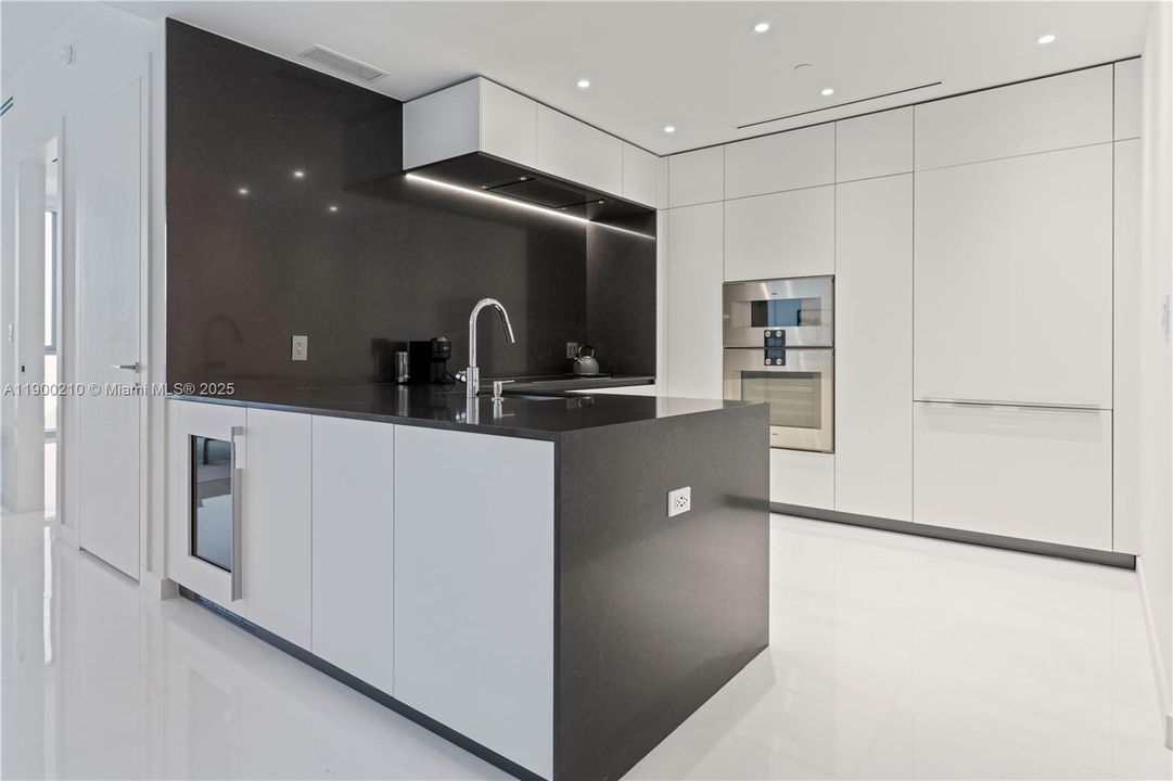 For Rent: $12,750 (2 beds, 2 baths, 1578 Square Feet)