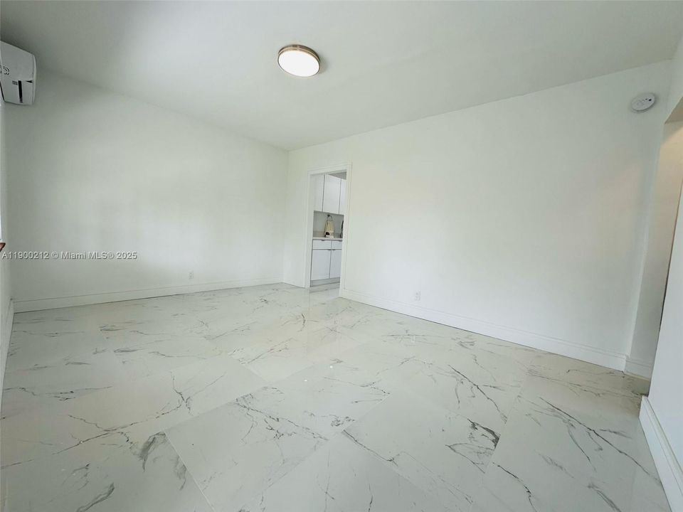 出租: $1,720 (1 贝兹, 1 浴室, 560 平方英尺)