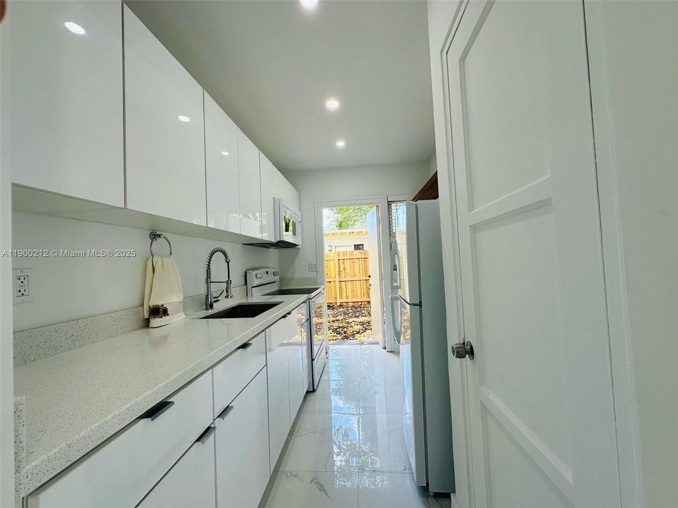 出租: $1,720 (1 贝兹, 1 浴室, 560 平方英尺)