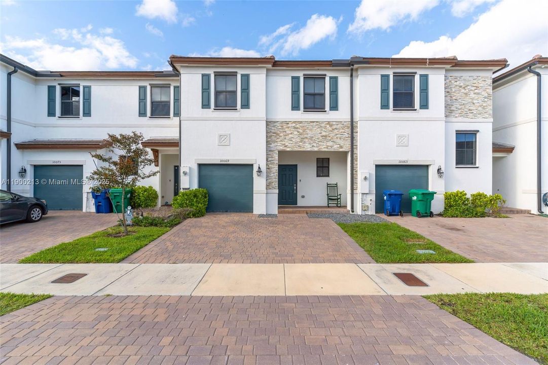 待售: $469,000 (3 贝兹, 2 浴室, 1832 平方英尺)