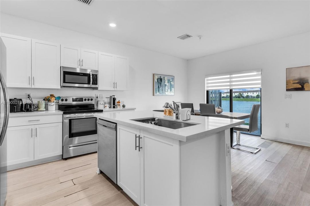 待售: $469,000 (3 贝兹, 2 浴室, 1832 平方英尺)