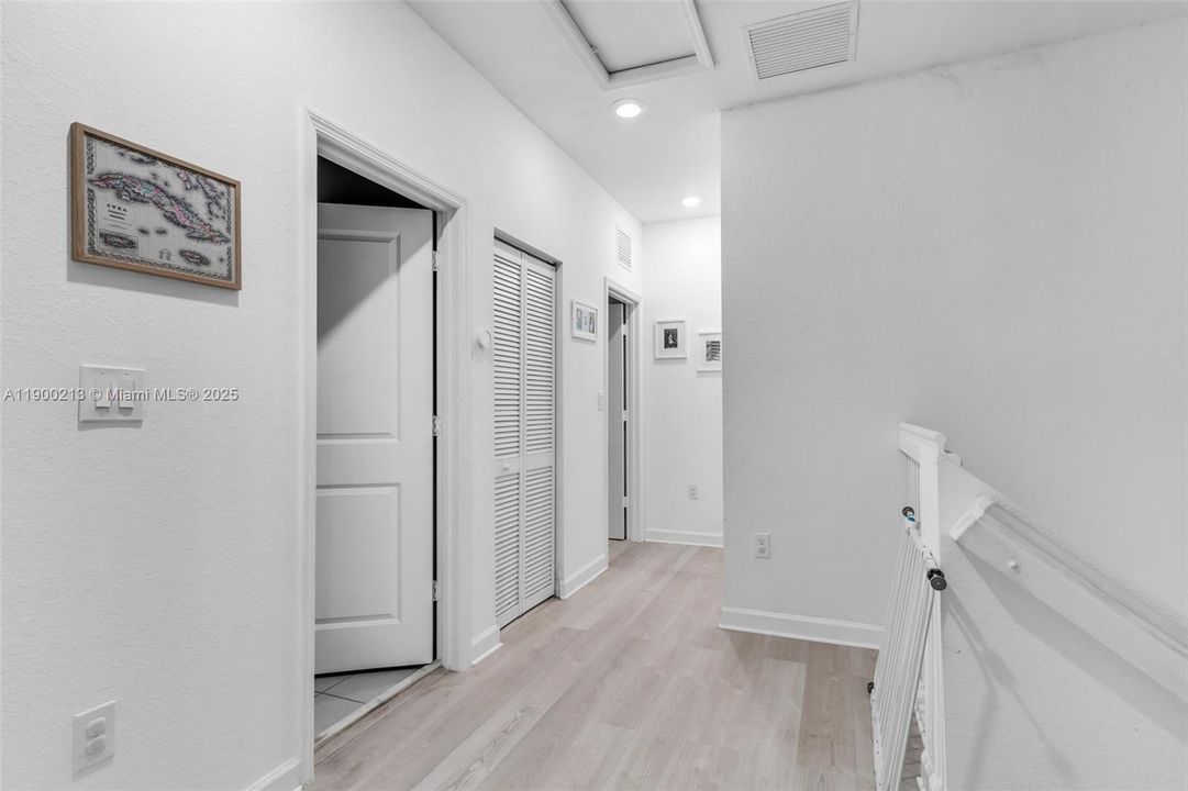 待售: $469,000 (3 贝兹, 2 浴室, 1832 平方英尺)