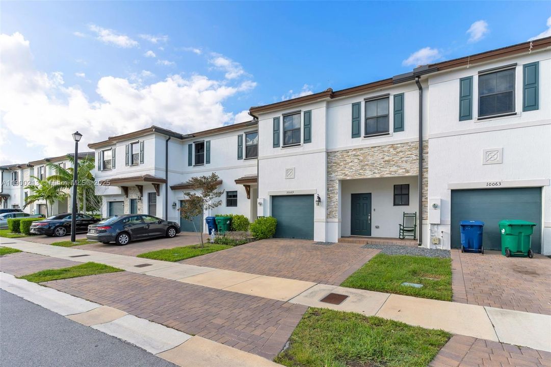 待售: $469,000 (3 贝兹, 2 浴室, 1832 平方英尺)