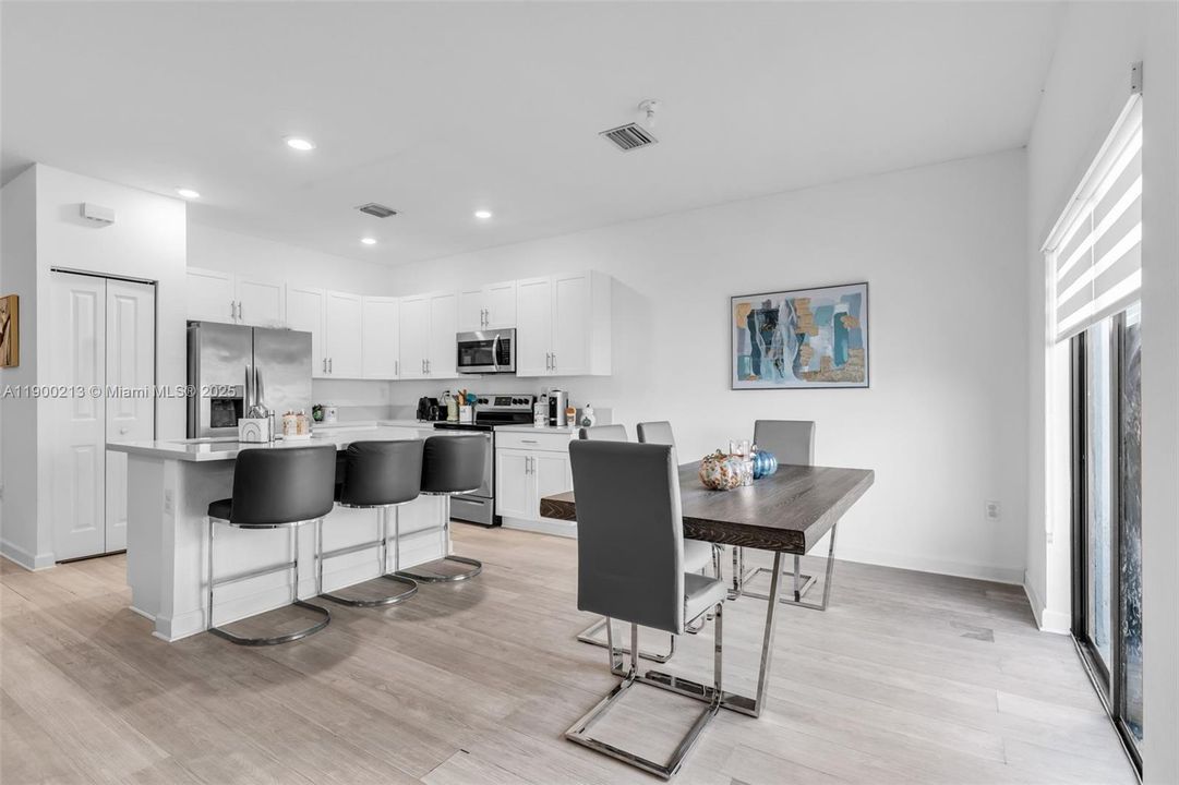 待售: $469,000 (3 贝兹, 2 浴室, 1832 平方英尺)