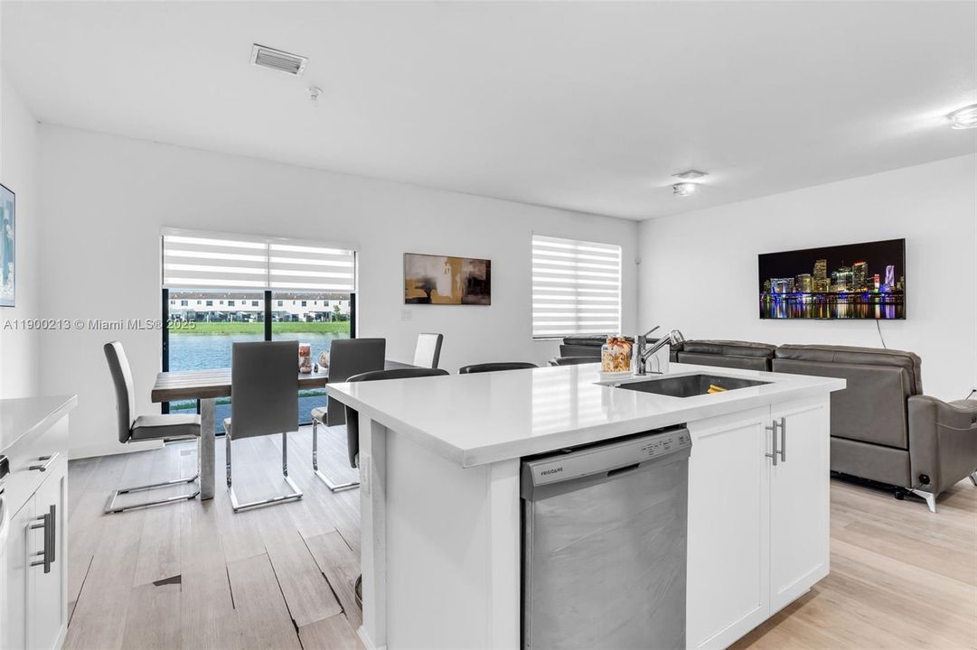 待售: $469,000 (3 贝兹, 2 浴室, 1832 平方英尺)