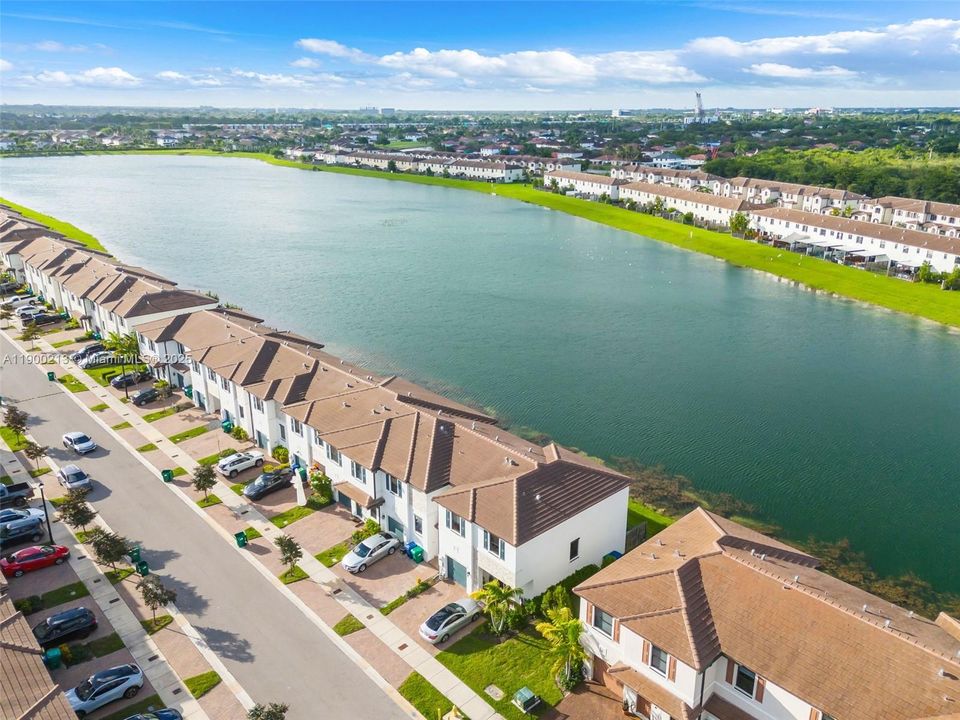 待售: $469,000 (3 贝兹, 2 浴室, 1832 平方英尺)