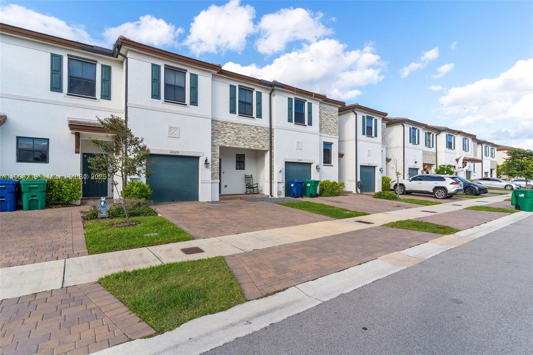 待售: $469,000 (3 贝兹, 2 浴室, 1832 平方英尺)