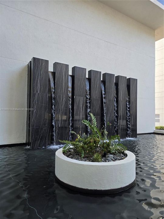 Active With Contract: $3,450 (2 beds, 1 baths, 1086 Square Feet)