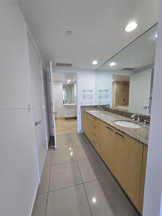 Active With Contract: $3,450 (2 beds, 1 baths, 1086 Square Feet)