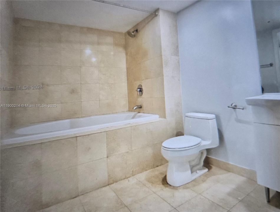 Active With Contract: $3,450 (2 beds, 1 baths, 1086 Square Feet)