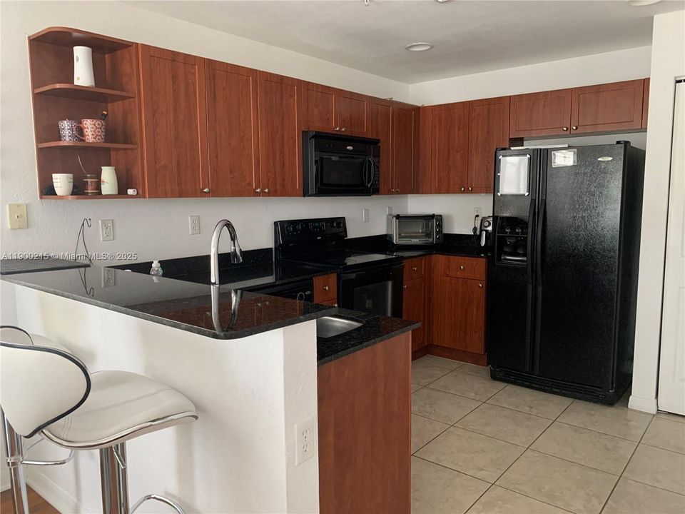 For Rent: $2,500 (2 beds, 2 baths, 1123 Square Feet)