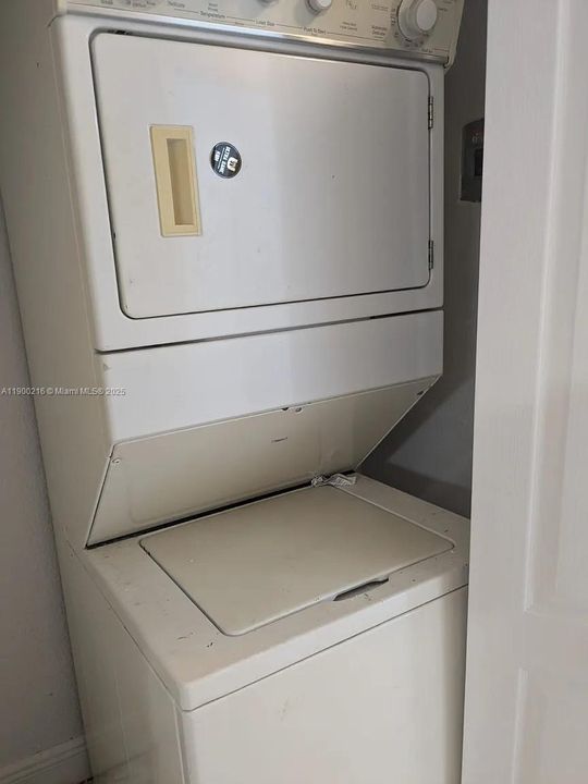 Recently Rented: $2,100 (2 beds, 2 baths, 1092 Square Feet)