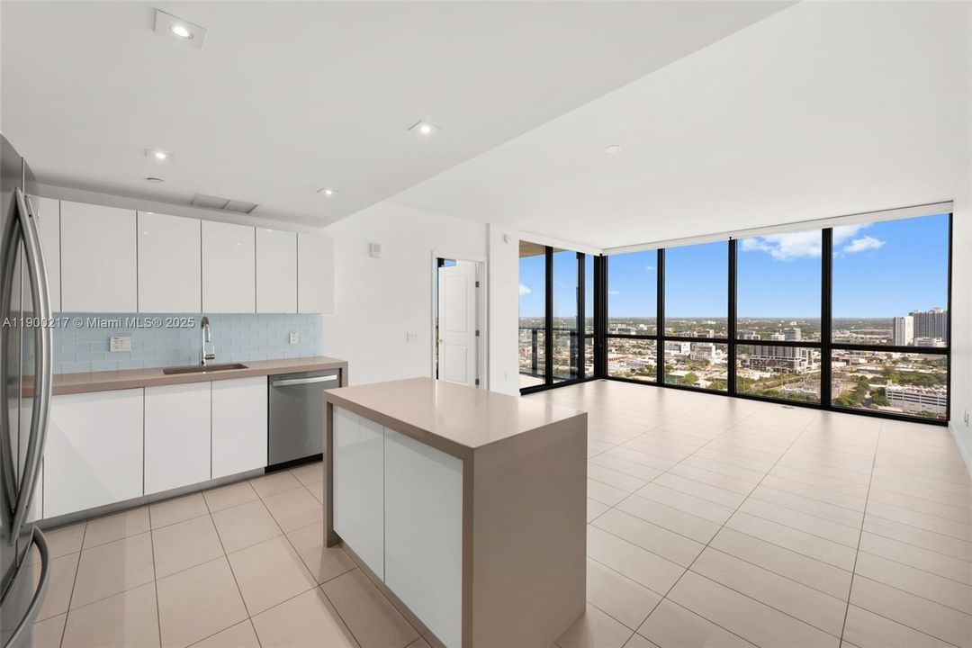 Recently Rented: $3,875 (2 beds, 2 baths, 1018 Square Feet)