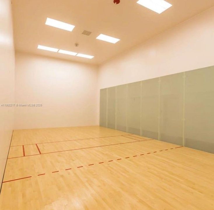 Recently Rented: $3,875 (2 beds, 2 baths, 1018 Square Feet)