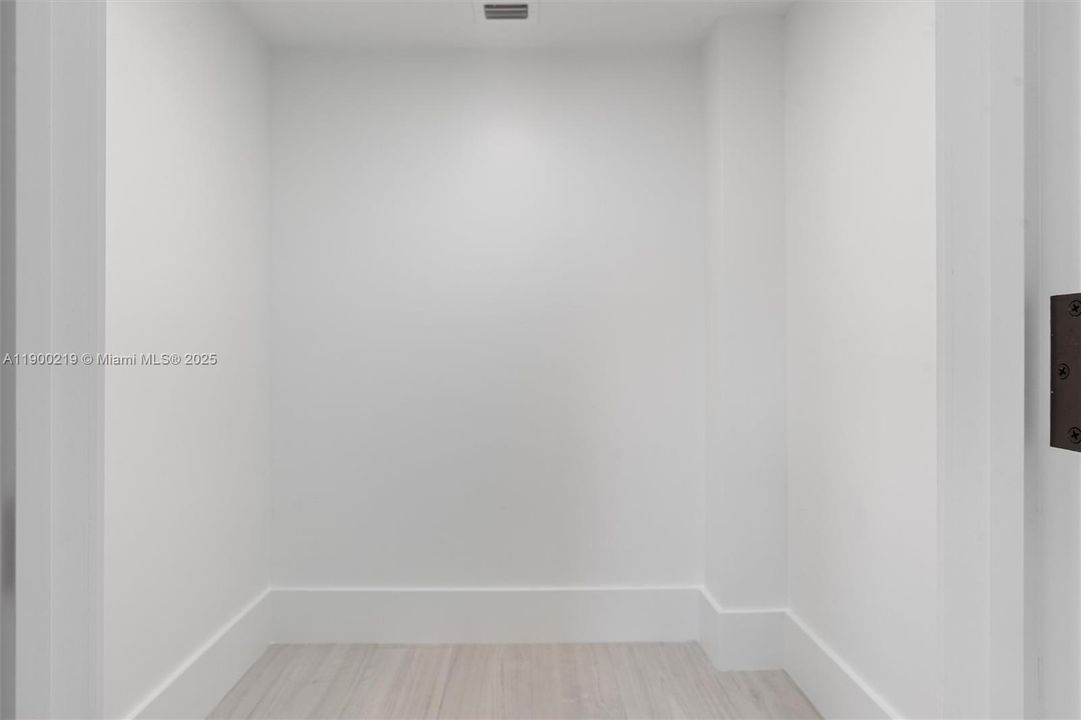 En Venta: $1,369,000 (2 camas, 2 baños, 1904 Pies cuadrados)