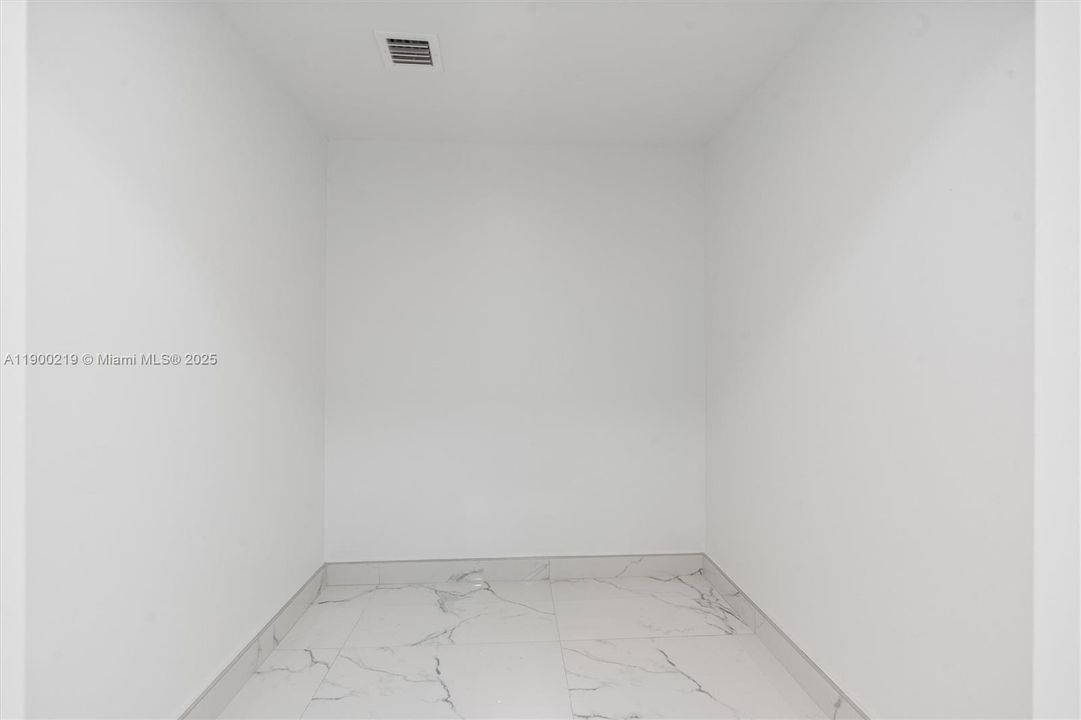 En Venta: $1,369,000 (2 camas, 2 baños, 1904 Pies cuadrados)