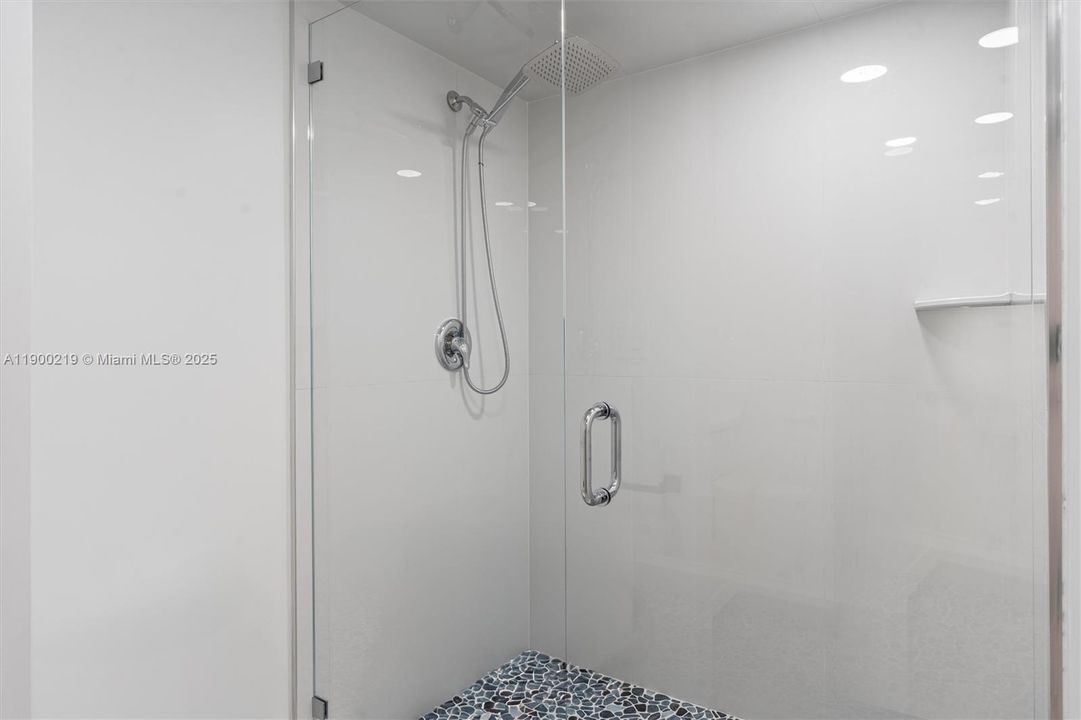 En Venta: $1,369,000 (2 camas, 2 baños, 1904 Pies cuadrados)