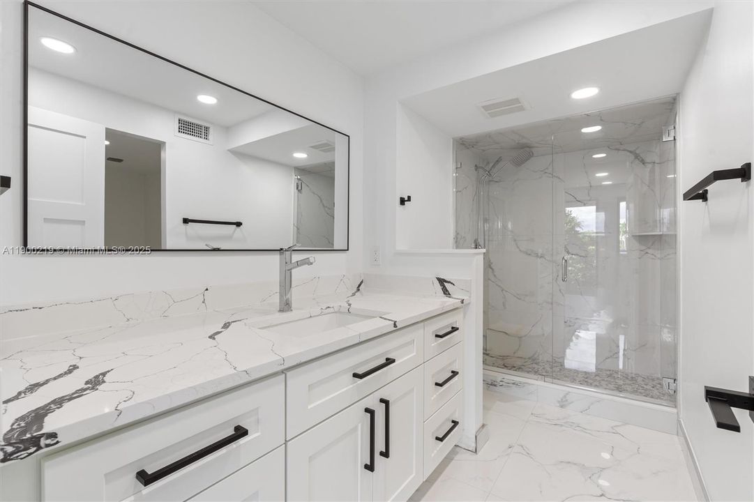 En Venta: $1,369,000 (2 camas, 2 baños, 1904 Pies cuadrados)