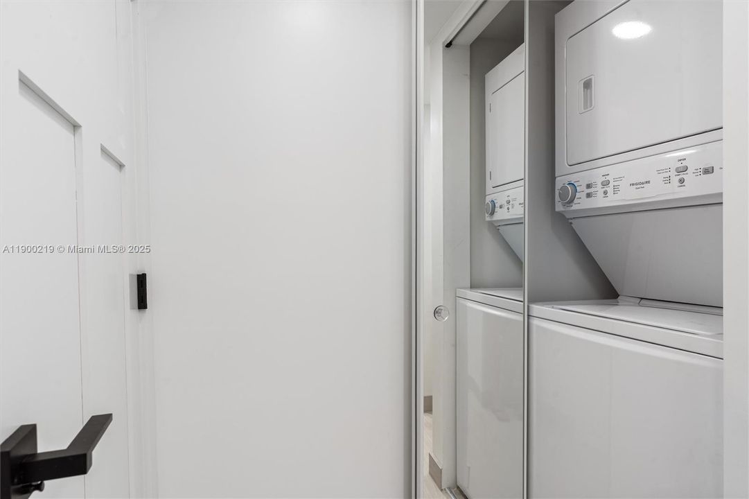 En Venta: $1,369,000 (2 camas, 2 baños, 1904 Pies cuadrados)