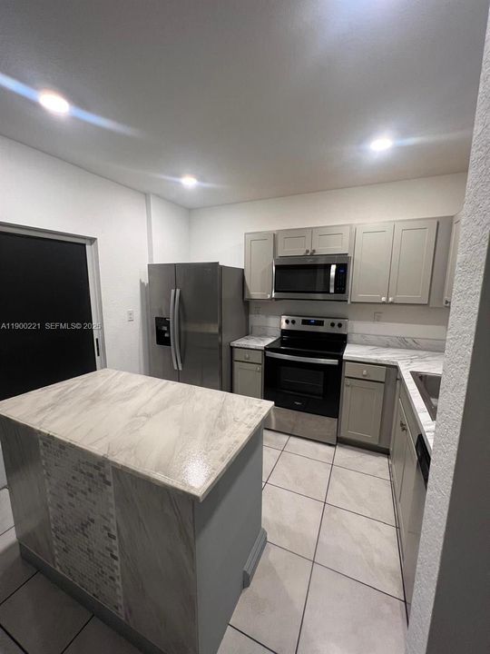 For Sale: $358,000 (2 beds, 2 baths, 1208 Square Feet)