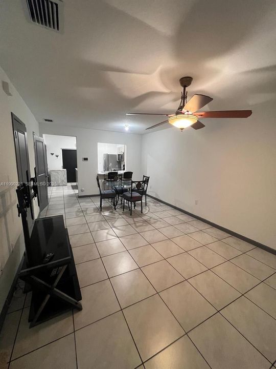 For Sale: $358,000 (2 beds, 2 baths, 1208 Square Feet)